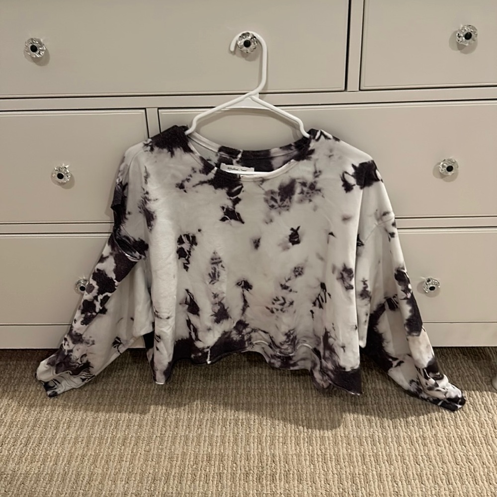 Cropped long sleeve distressed top